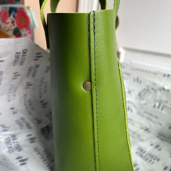 Portland Leather Green Apple mini crossbody - Picture 4 of 8